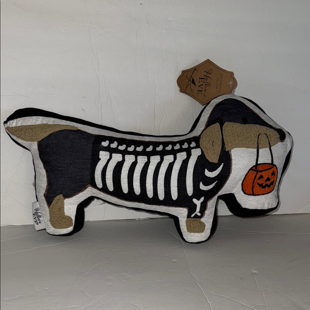 NWT Hallow’s Eve Skeleton Dachshund Dog Halloween 18” Pillow